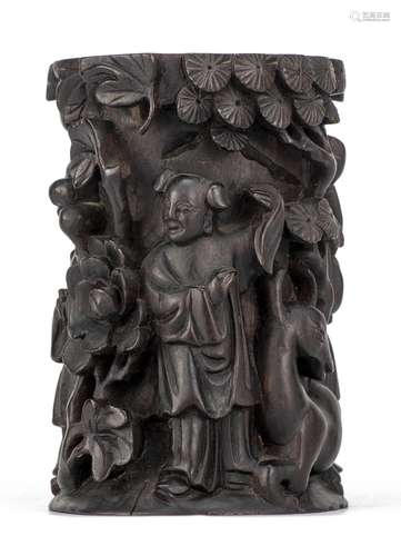 Porte-pinceau en bois de fer sculpté de Chine à décor de 3 personnages et d'une [...]