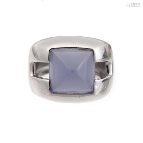 Van Der Bauwede, bague chevalière en or gris .750 sertie d'une calcédoine bleue [...]