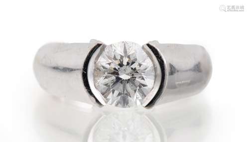 Bague solitaire en or gris .750 sertie demi-clos d'un diamant de taille brillant de [...]