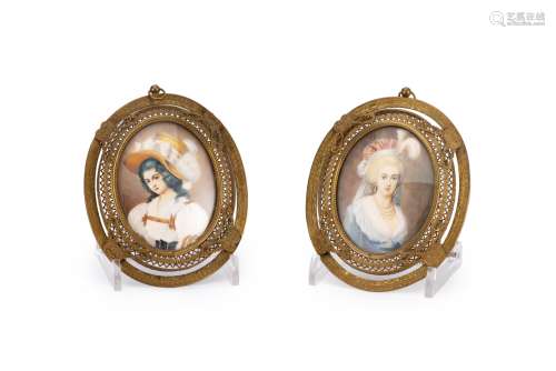 Josef Resch (1819-1901) deux portraits de dame, miniatures sur ivoire signées à 5h, [...]