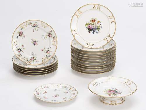 Service en porcelaine Lahoche Palais Royal, XIXe, comprenant : - 12 assiettes non [...]