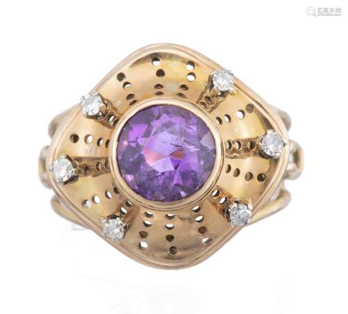 Bague en or rose .585 avec une améthyste facettée ronde et 6 diamants 8/8 pour un [...]