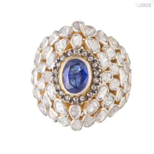 *Bague indienne en argent vermeil .925 avec un saphir central traité de 3.1 cts et [...]