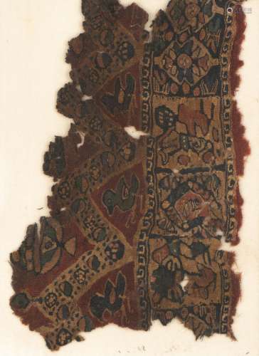 Tissu copte, bande décorative de vêtement en deux registres constitués de motifs [...]