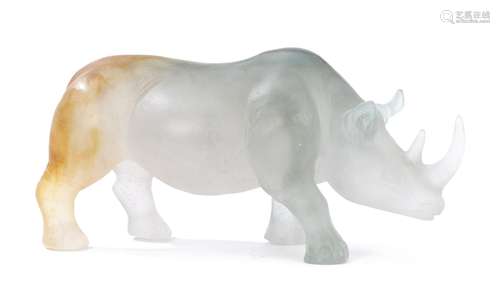 Daum France, rhinocéros en pâte de verre gris et ambre, signé sur la patte [...]