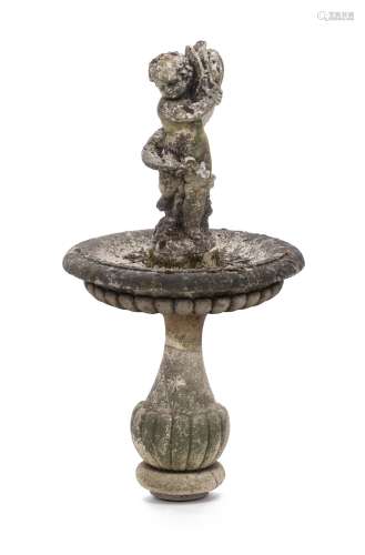Fontaine d'extérieur en pierre. H. 115 & Diam 60 cm On y joint une sculpture en [...]