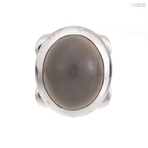 Tamara Comolli, bague en or .750 et pierre de lune grise de env. 12 cts. T. 52 Poids [...]