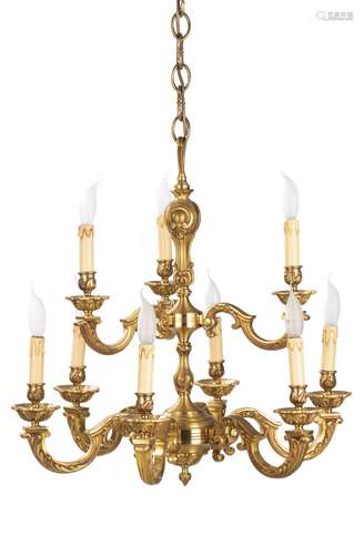 Lustre en bronze de style Régence à 9 flammes sur deux niveaux (3 et 6), avec [...]