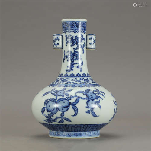 CHINESE BLUE AND WHITE PORCELAIN ARROW VASE