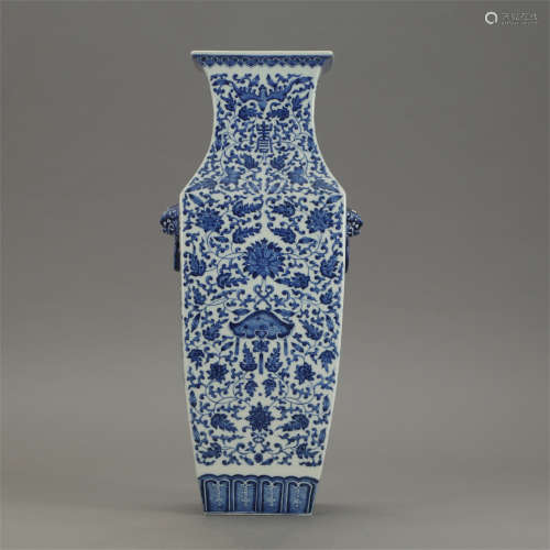 CHINESE BLUE AND WHITE PORCELAIN DOUBLE HANDLE SQUARE VASE