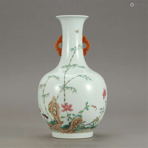 CHINESE FAMILLE ROSE FLOWER DOUBLE HANDLE VASE