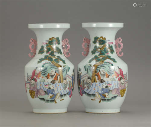 A PAIR OF CHINESE FAMILLE ROSE DOUBLE HANDLE VASE