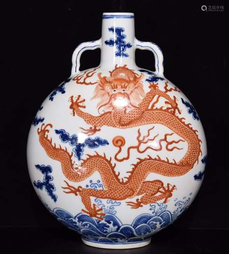 A Chinese Blue and White Iron Red Dragon Pattern Porcelain Vase