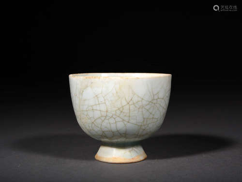 A Chinese Glazed Porcelain Cup