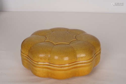 A Chinese Yellow Galzed Porcelain Box with Cover