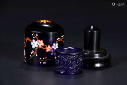 A set of Chinese Glass Fingerstall and box