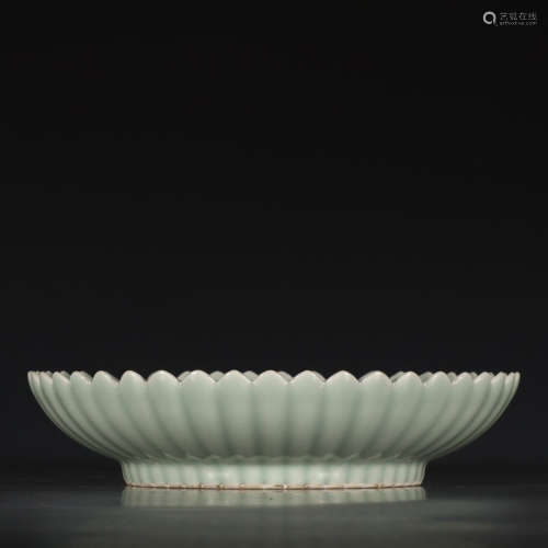 A Chinese Pea Green Glazed Porcelain Plate