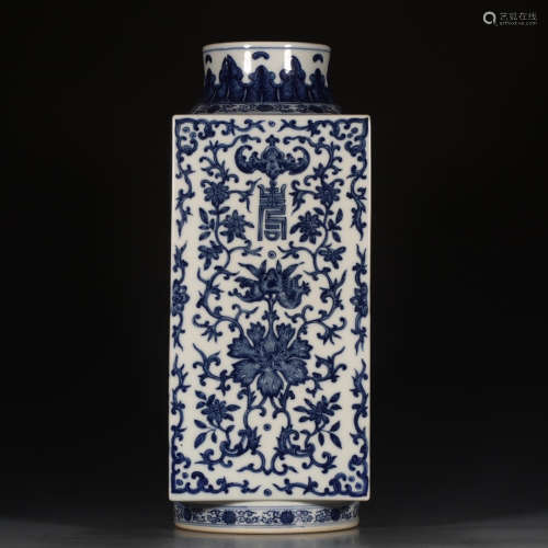 A Chinese Blue and White Floral  Twine Pattern Porcelain Vase
