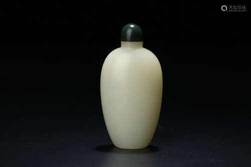 A Chinese Carved Hetian Jade Snuff Bottle