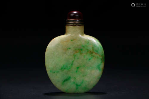 A Chinese Jadeite Snuff Bottle