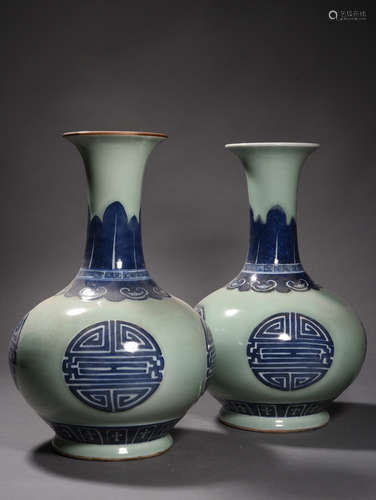 A Pair of Chinese Blue and White Floral Porcelain Vase