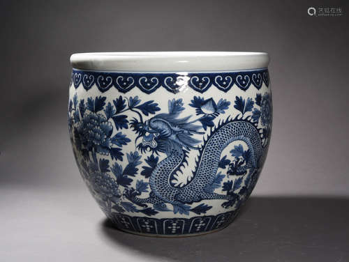 A Chinese Blue and White Dragon Pattern Porcelain Tank