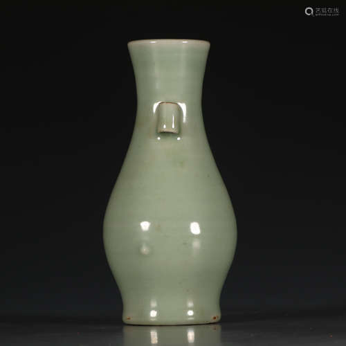 A Chinese Longquan Kiln Double Ears Porcelain Vase