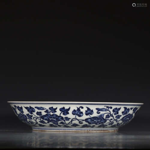 A Chinese Blue and White Floral  Twine Pattern Porcelain Plate