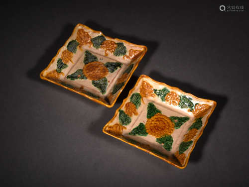 A Pair of Chinese Tricolour Floral Porcelain Plates