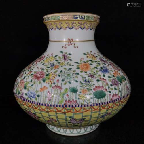 A Chinese Enamel Floral Porcelain Vase