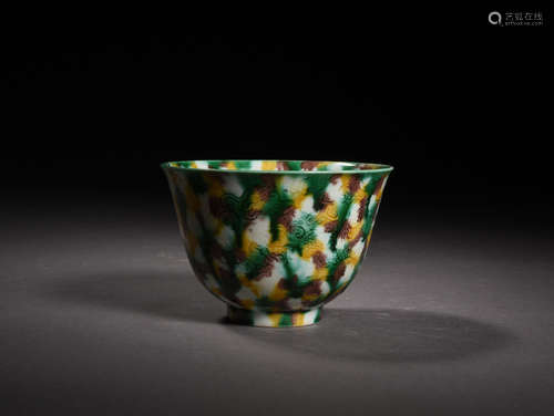 A Chinese Tricolour Dragon Pattern Porcelain Cup