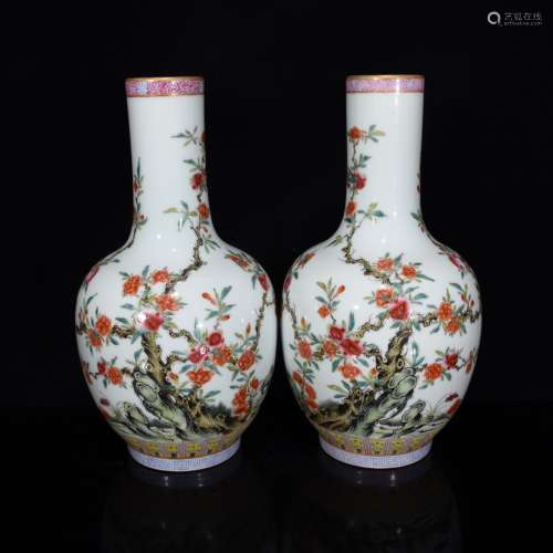 A Chinese Flower&Bird Pattern Porcelain Vase