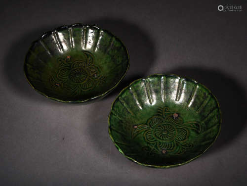A Chinese Flroal Green Glazed Porcelain Plates