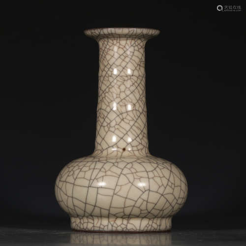 A Chinese Ge Kiln Porcelain Vase