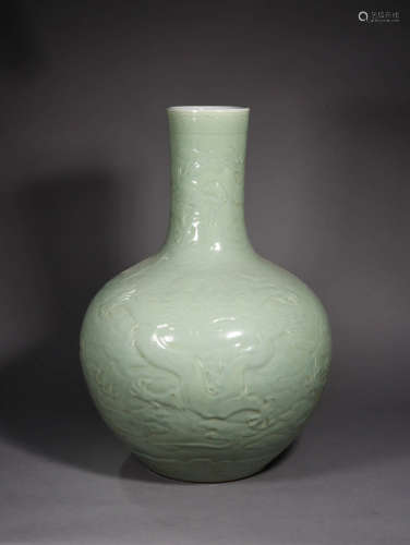A Chinese Glazed Dragon Pattern Porcelain Vase