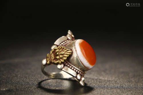 A Chinese Agate gZi Bead Silver Ring