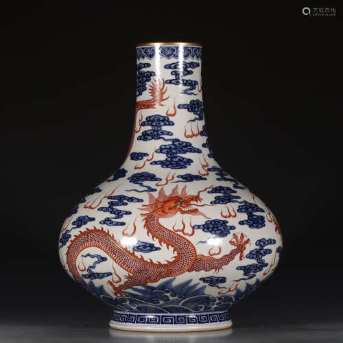 A Chinese Blue and White Iron Red Dragon Pattern Porcelain Vase