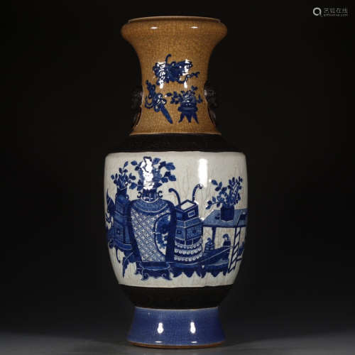 A Chinese Ge Galzed Blue and white Porcelain Vase