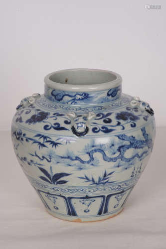 A Chinese Blue and White Floral Porcelain Vase