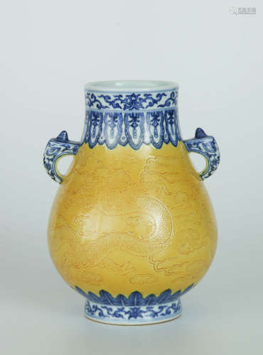 A Chinese Yellow Glazed Blue and white Porcelain Zun