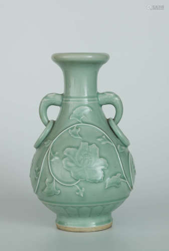 A Chinese Longquan Kiln Porcelain Vase