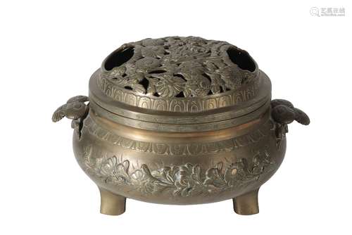 LARGE CHINESE BRONZE 'CRYSANTHEMUM' CENSER AND COVER, LATE QING DYNASTY