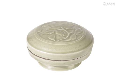 CELADON-GLAZED COVERED CIRCULAR BOX, LONGQUAN STYLE