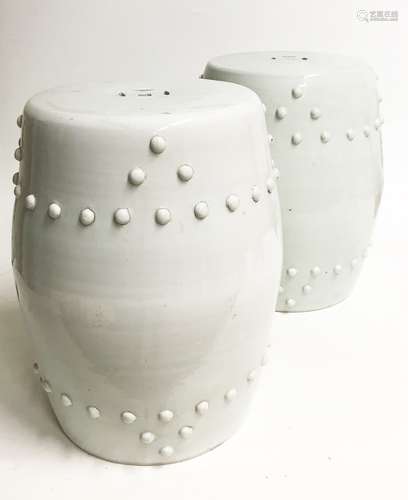 PAIR OF WHITE-GLAZE BARREL-FORM GARDEN SEATS, QING DYNASTY