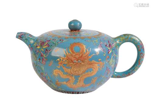 FINE 'DRAGON AND PHOENIX' FAMILLE ROSE TURQUOISE-GROUND GLAZED POTTERY TEAPOT, REPUBLIC PERIOD