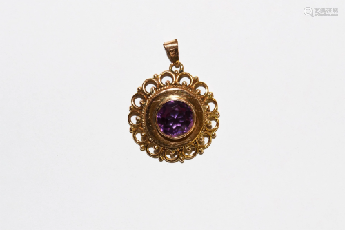 Vintage Gold Pendant with Purple Sapp…