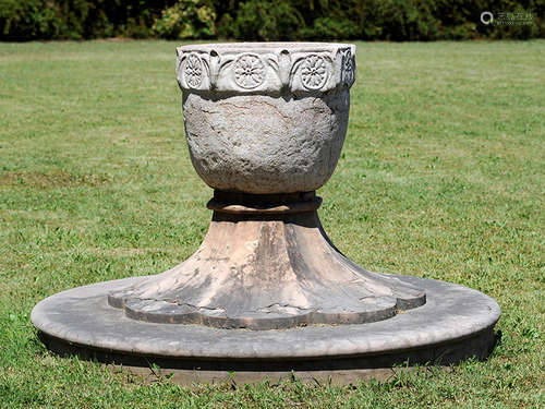 Garten Cachepot Höhe: 110 cm. Durchmesser: 170 cm. Italien. In Marmo di Verona gearbeitetes großes