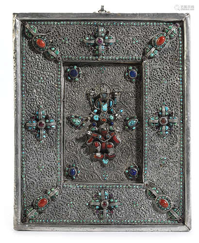 Tibetische Bildtafel mit zwei Taras 26,7 x 22 x 3 cm. Tibet, 19./ 20. Jahrhundert. Holzkorpus mit