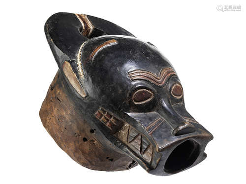 Goli-Baule-Büffelmaske Höhe: 48 cm. Elfenbeinküste, 19./ 20. Jahrhundert. Holz, geschnitzt mit