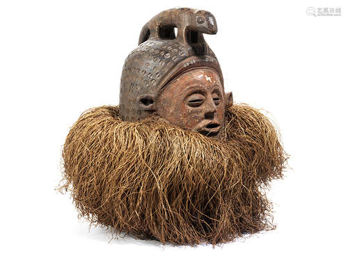 Helmmaske Höhe: 26 cm. Volk der Holo, Angola/ Demokratische Republik Kongo, 20. Jahrhundert. Holz,